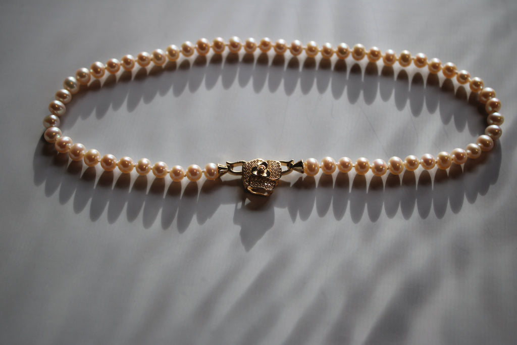 AAA grade white freshwater pearl necklace with high luster and golden flower clasp