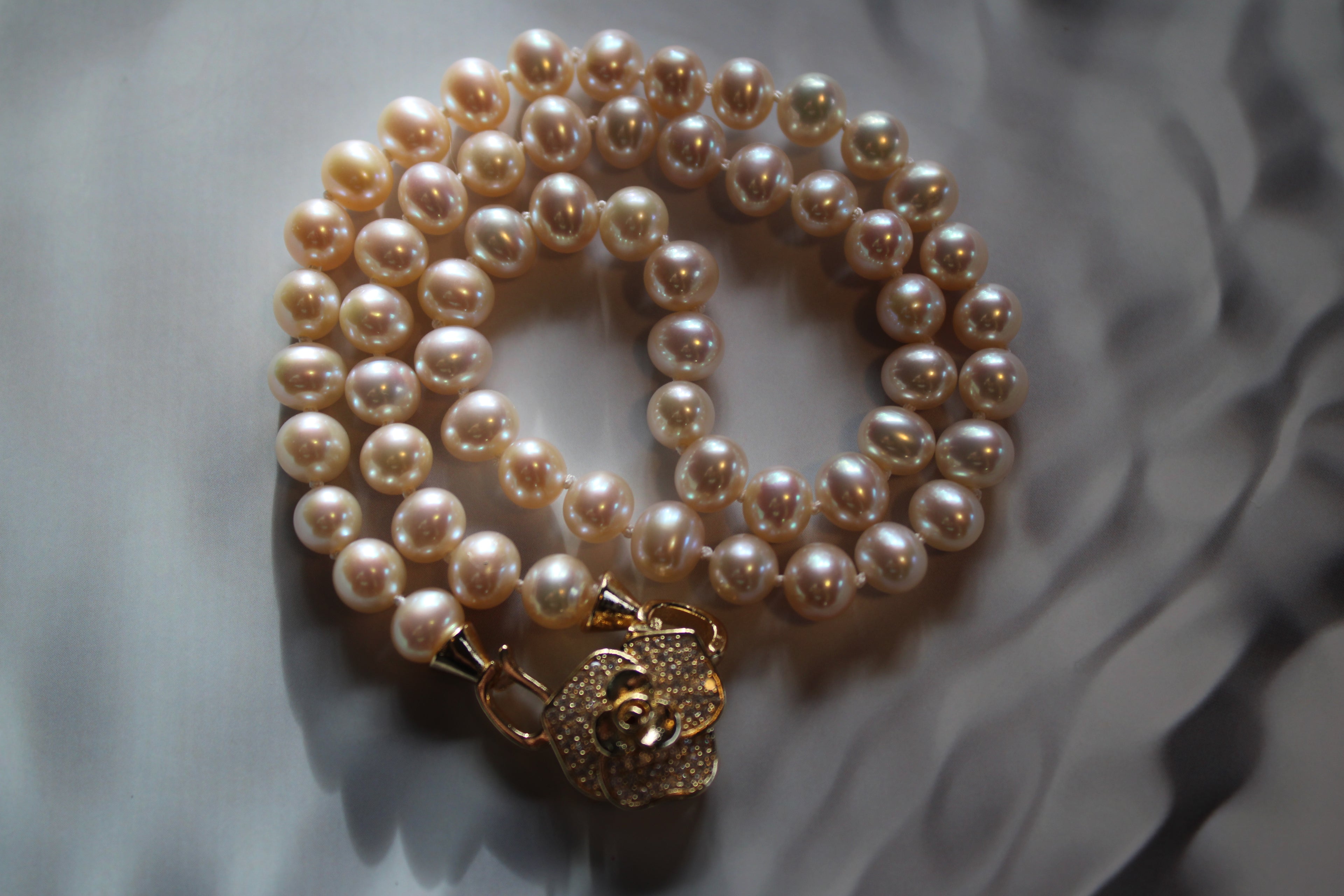 AAA grade white pearl necklace high luster gold flower clasp