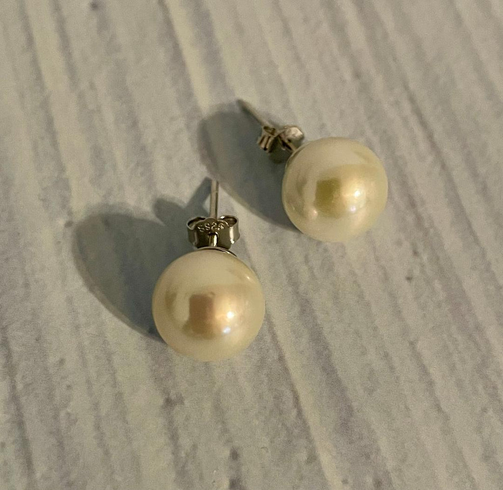 Edison freshwater pearl stud earrings