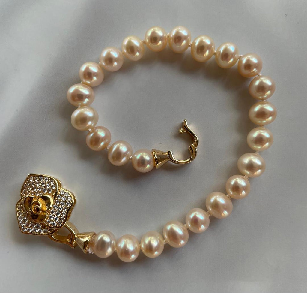 freshwater pearl bracelet in spiral display, AAA grade 6-7mm