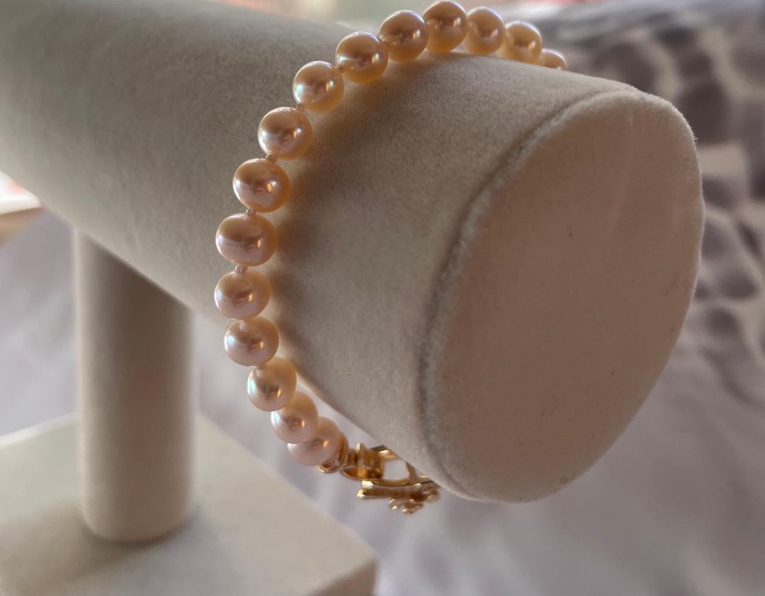 freshwater pearl bracelet on stand, AAA grade white pearls