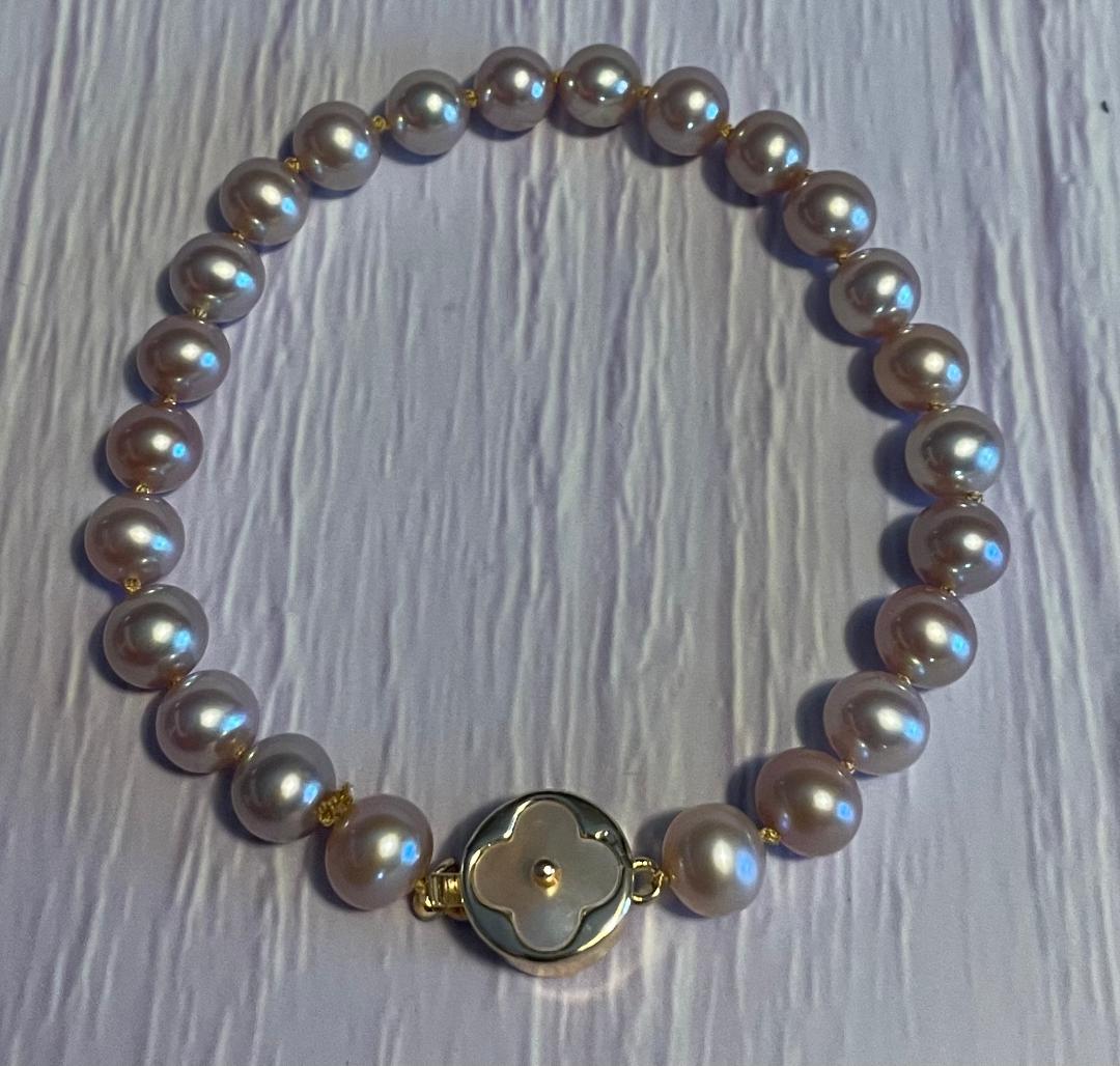 lavender freshwater pearls AAA grade with mother of pearl and gold clasp
