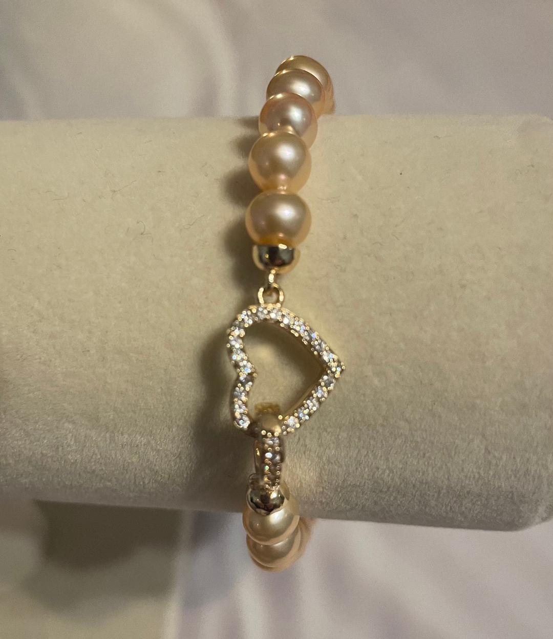 AA+ grade pink freshwater pearl bracelet hand-knotted with gold heart clasp