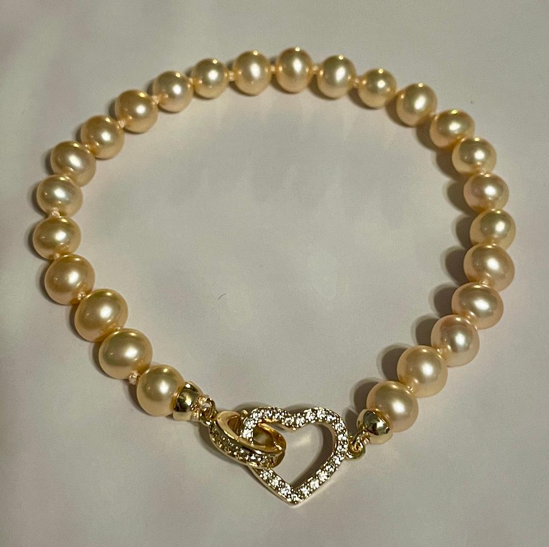 AA+ pink freshwater pearl hand-knotted bracelet with gold heart clasp