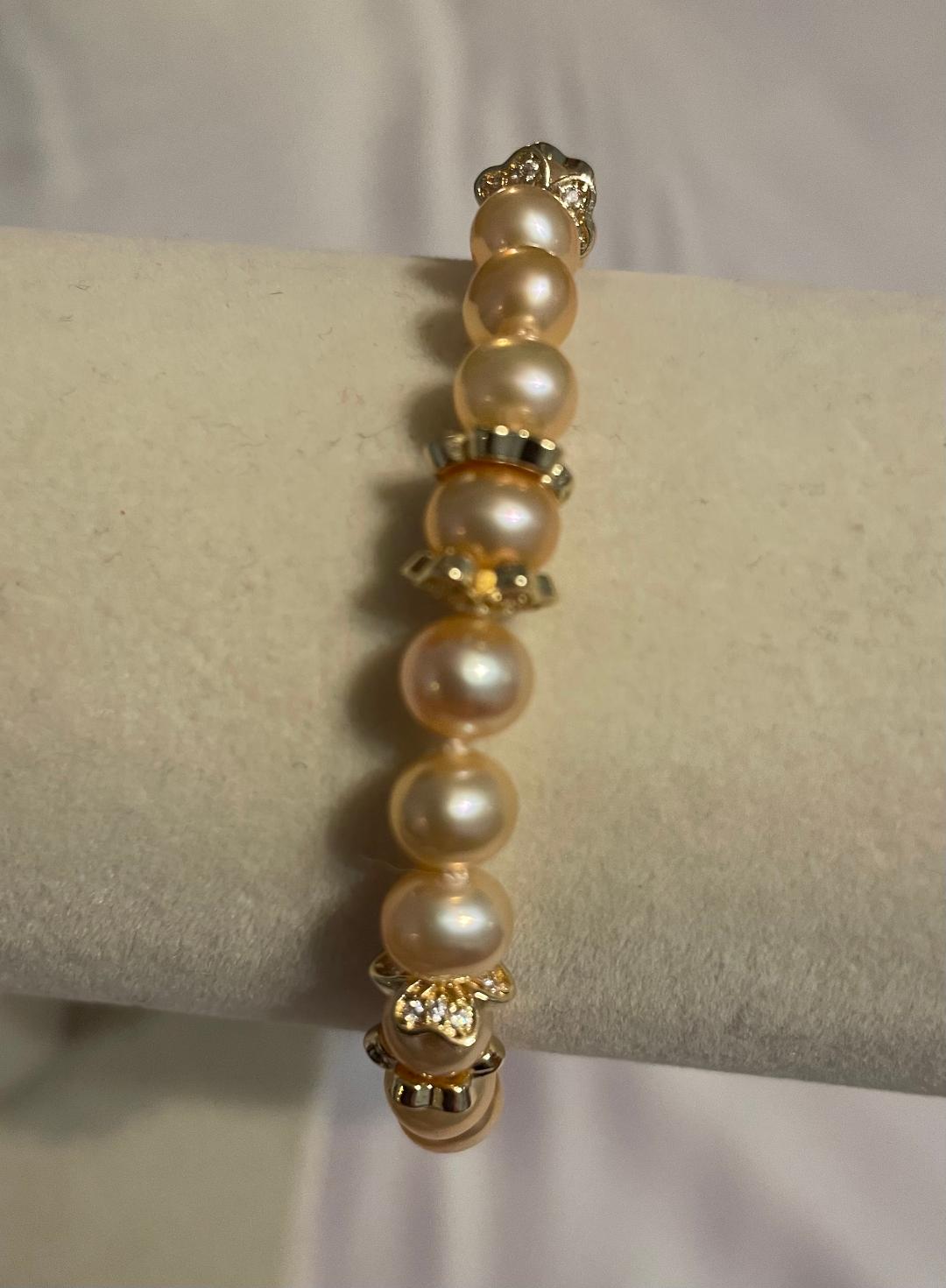 AA+ grade pink freshwater pearl hand-knotted bracelet with gold accents