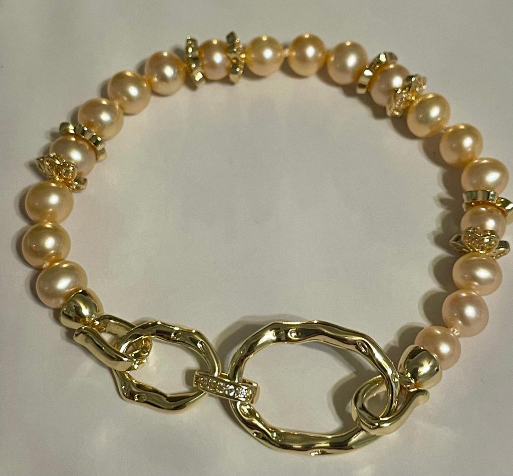 AA+ grade pink freshwater hand-knotted pearl bracelet with gold accents