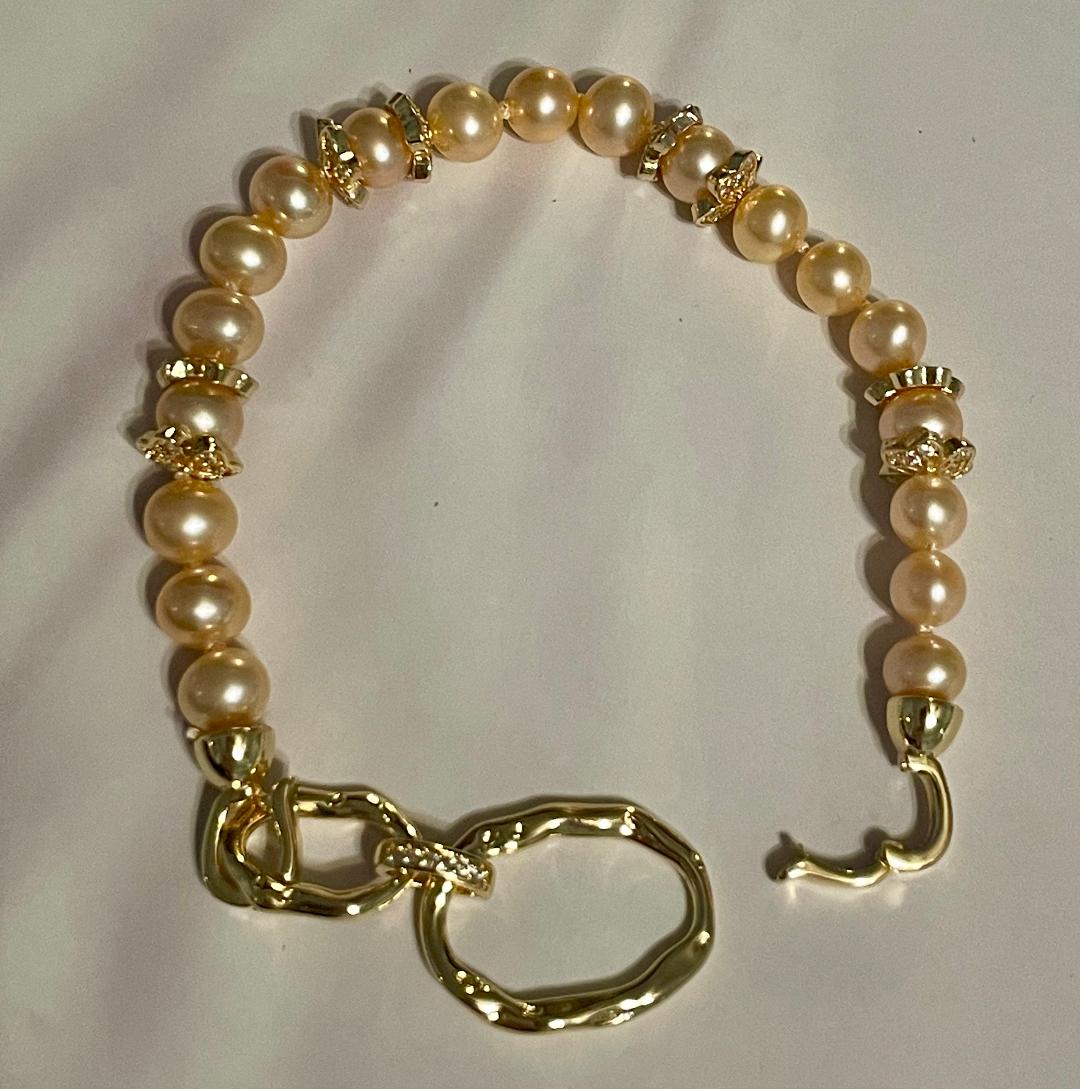 AA+ grade pink freshwater pearl hand-knotted bracelet with gold accents