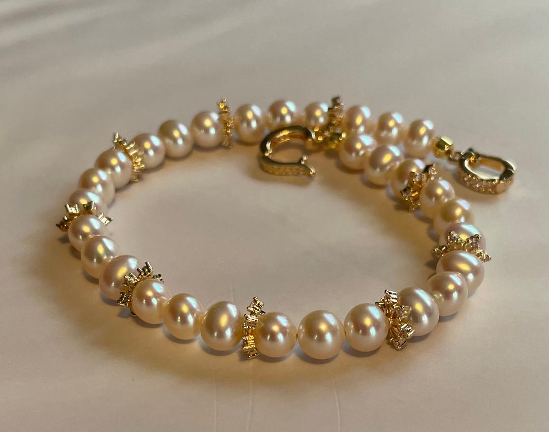 AAA grade freshwater pearl bracelet with 14k gold snowflakes