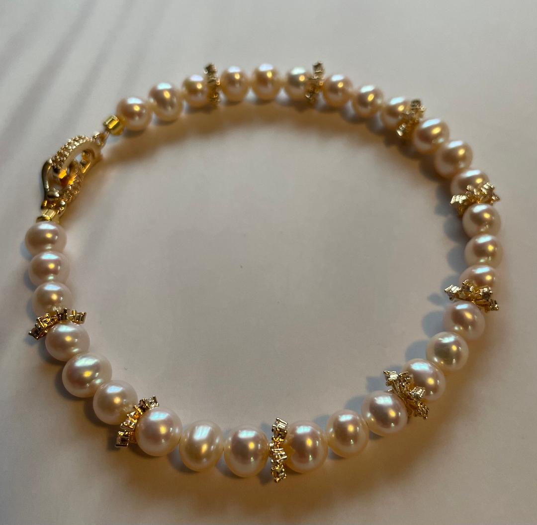 AAA grade freshwater pearl bracelet with 14k gold snowflakes