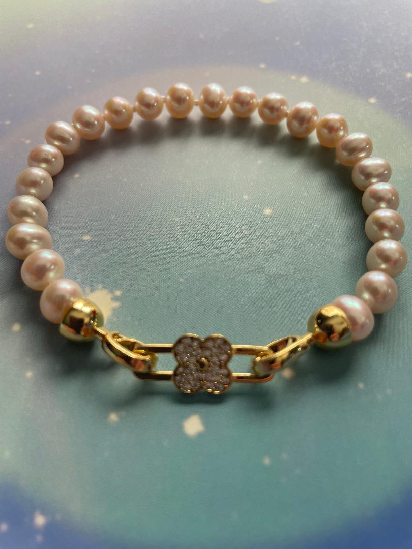 AAA grade white freshwater pearl bracelet with gold flower clasp